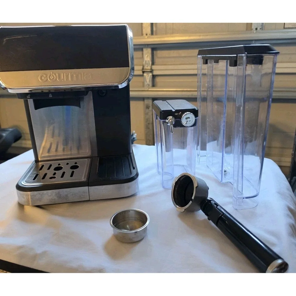 Gourmia GCM4230 8-In-1 One-Touch Automatic Frothing Coffee Maker